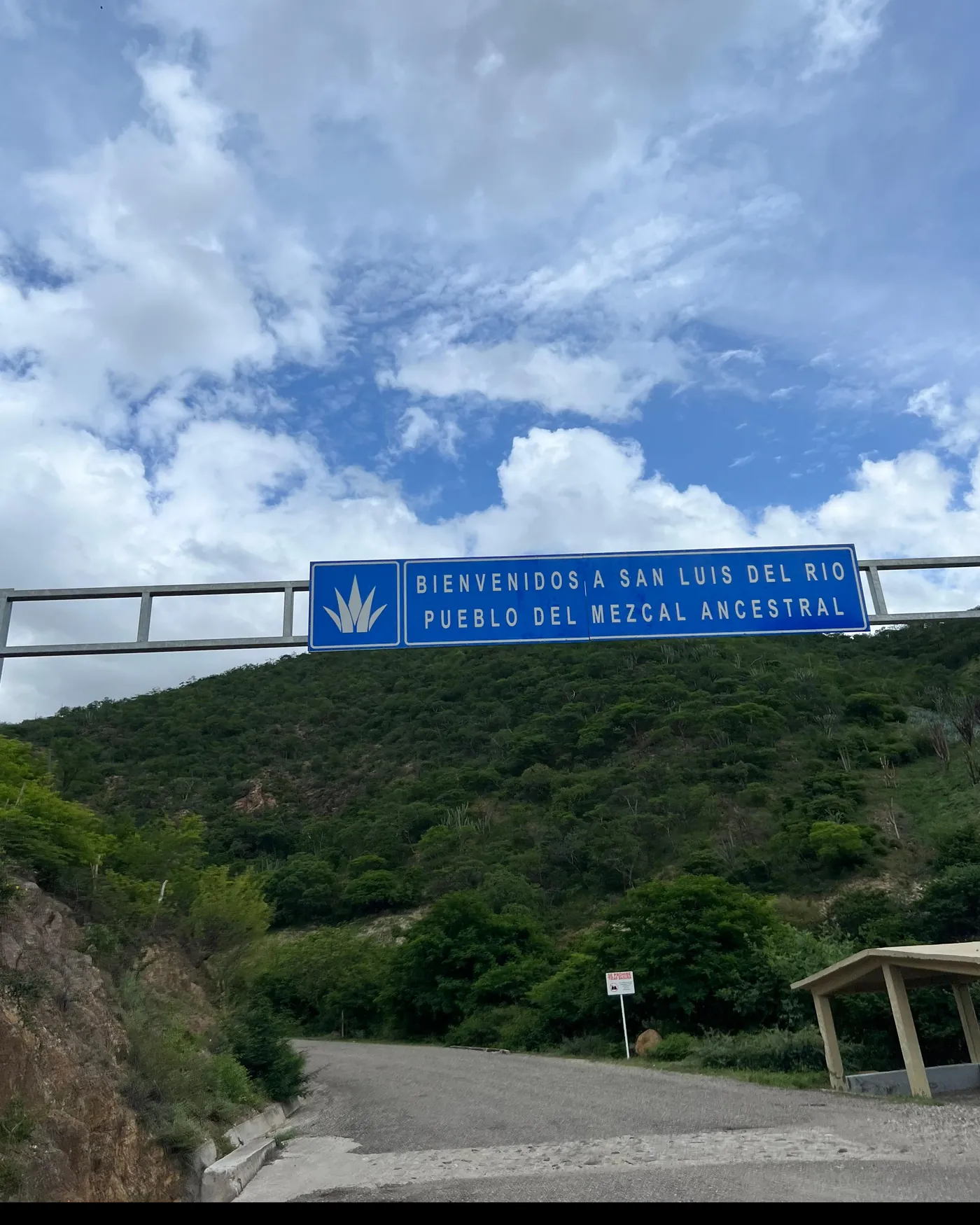 The road sign at the entrance to San Luis del Río: Bienvenidos a San Luis del Río, Pueblo del Mezcal Ancestral